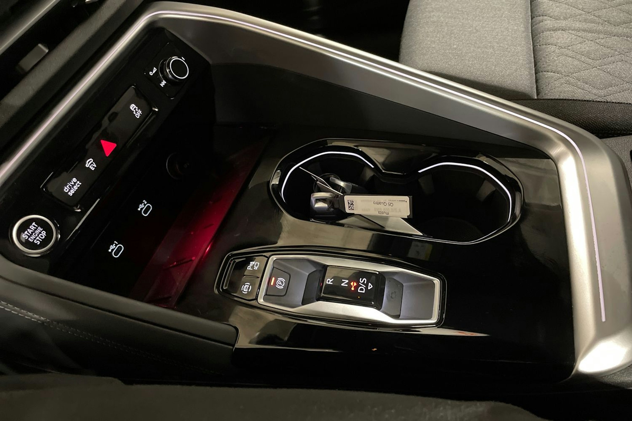 musta Audi Q5 2025 kuva 17.