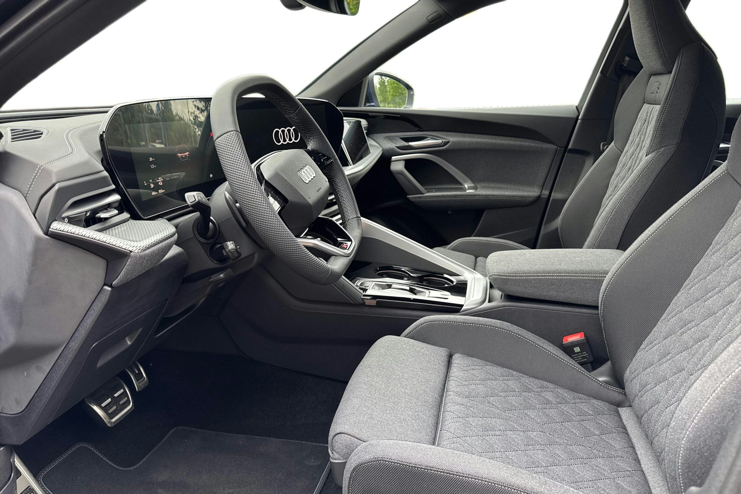 met. sininen Audi Q5 2025 kuva 6.