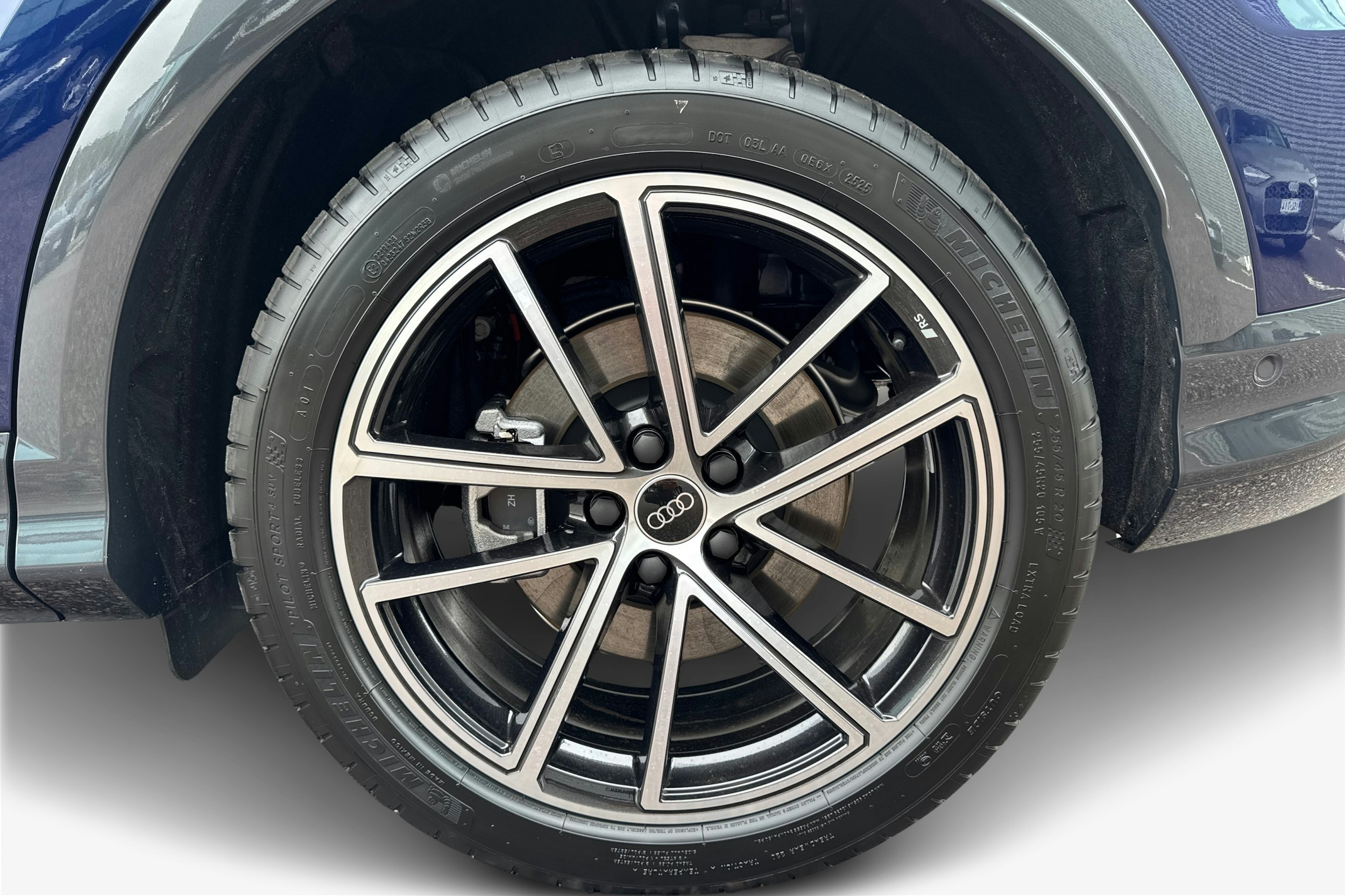 met. sininen Audi Q5 2025 kuva 9.