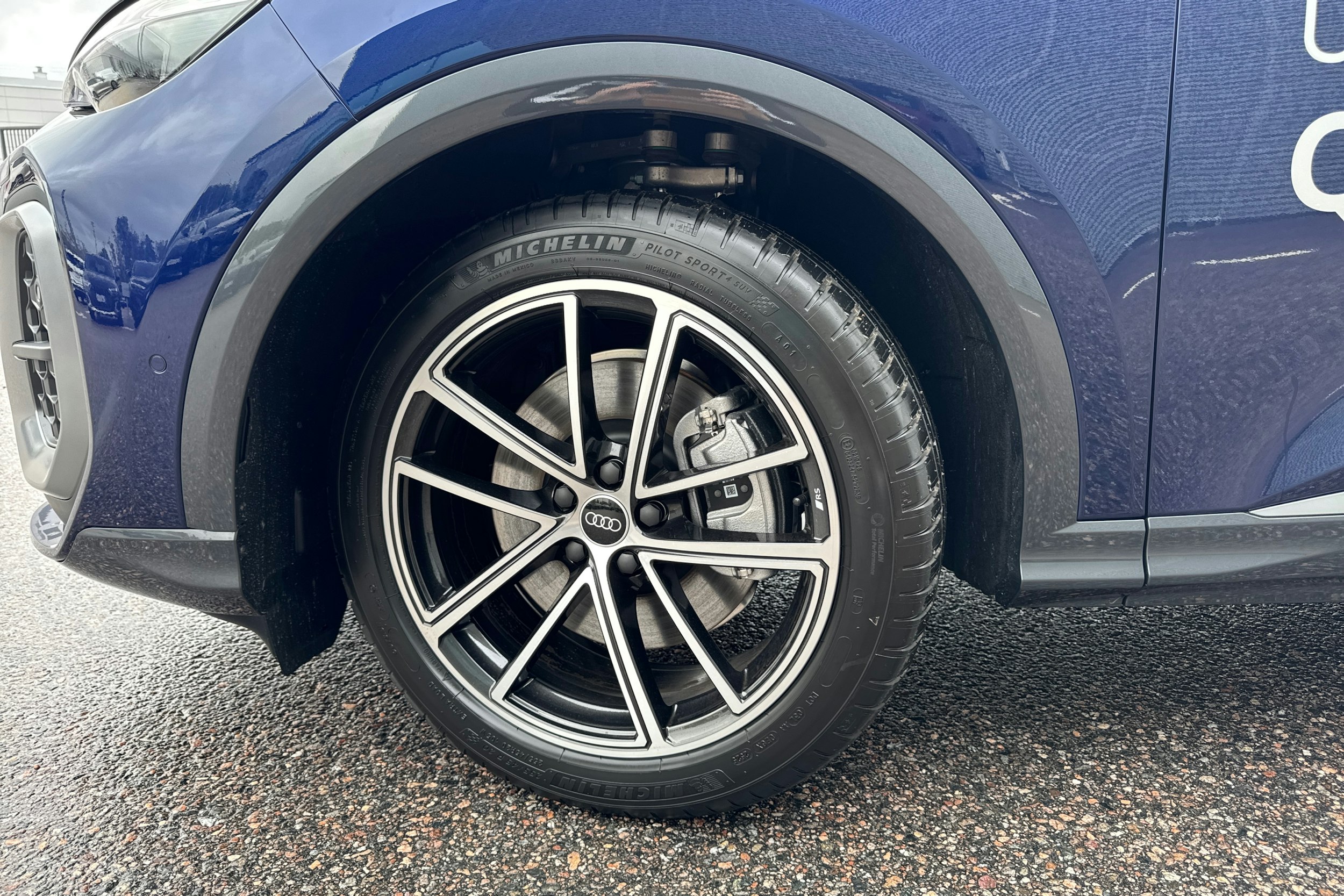 met. sininen Audi Q5 2025 kuva 10.