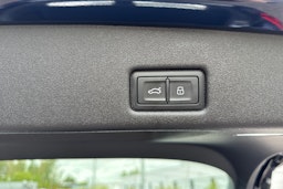 met. sininen Audi Q5 2025 kuva 12.