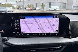met. sininen Audi Q5 2025 kuva 13.
