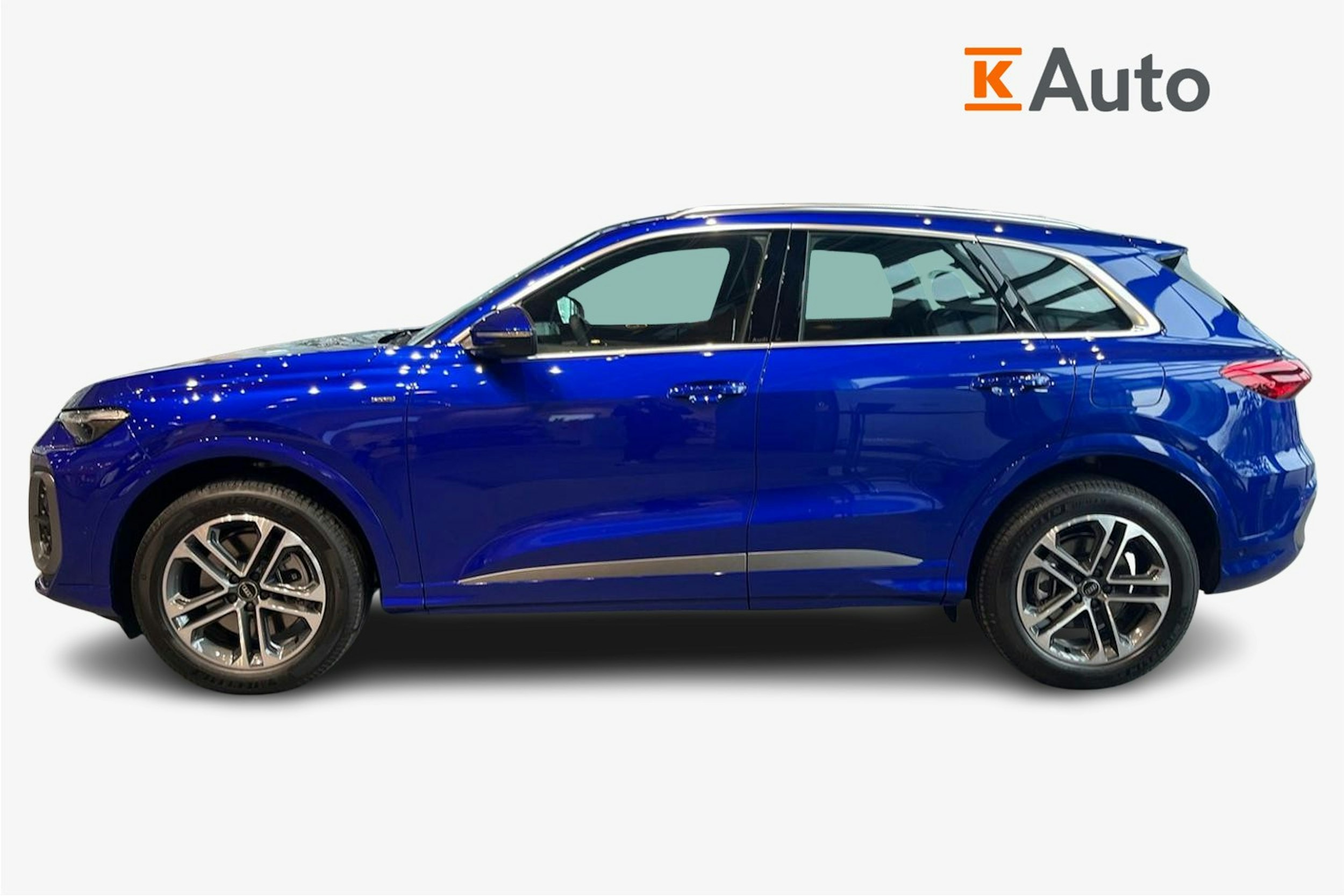 sininen Audi Q5 2025 kuva 5.