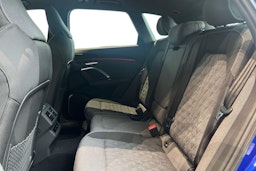 sininen Audi Q5 2025 kuva 8.