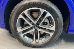 sininen Audi Q5 2025 kuva 9.