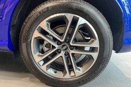 sininen Audi Q5 2025 kuva 10.