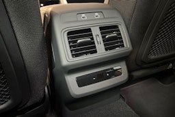 sininen Audi Q5 2025 kuva 11.