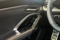 sininen Audi Q5 2025 kuva 12.