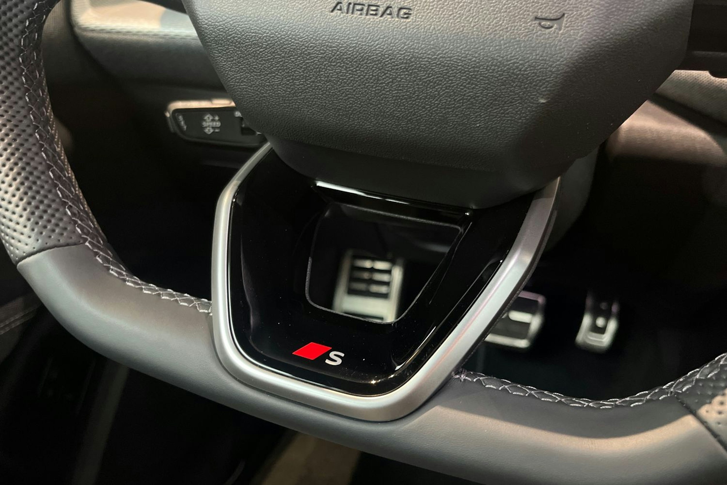 sininen Audi Q5 2025 kuva 13.