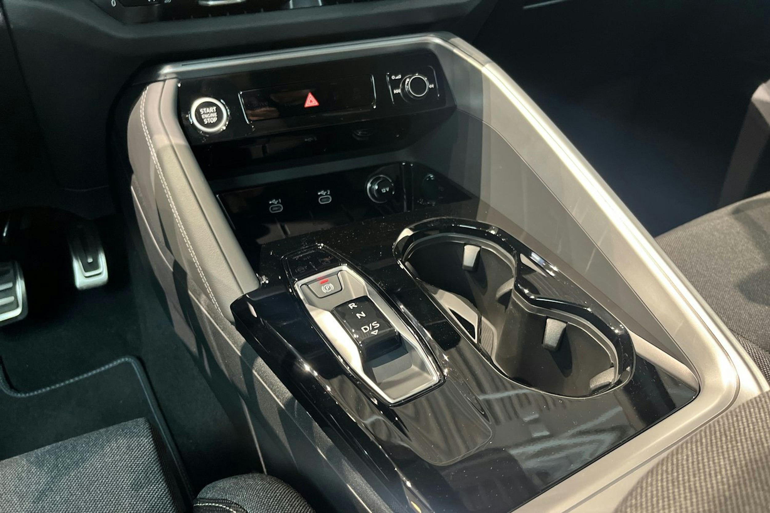 sininen Audi Q5 2025 kuva 14.