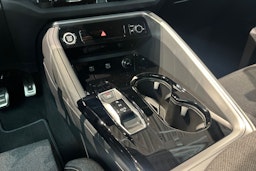 sininen Audi Q5 2025 kuva 14.