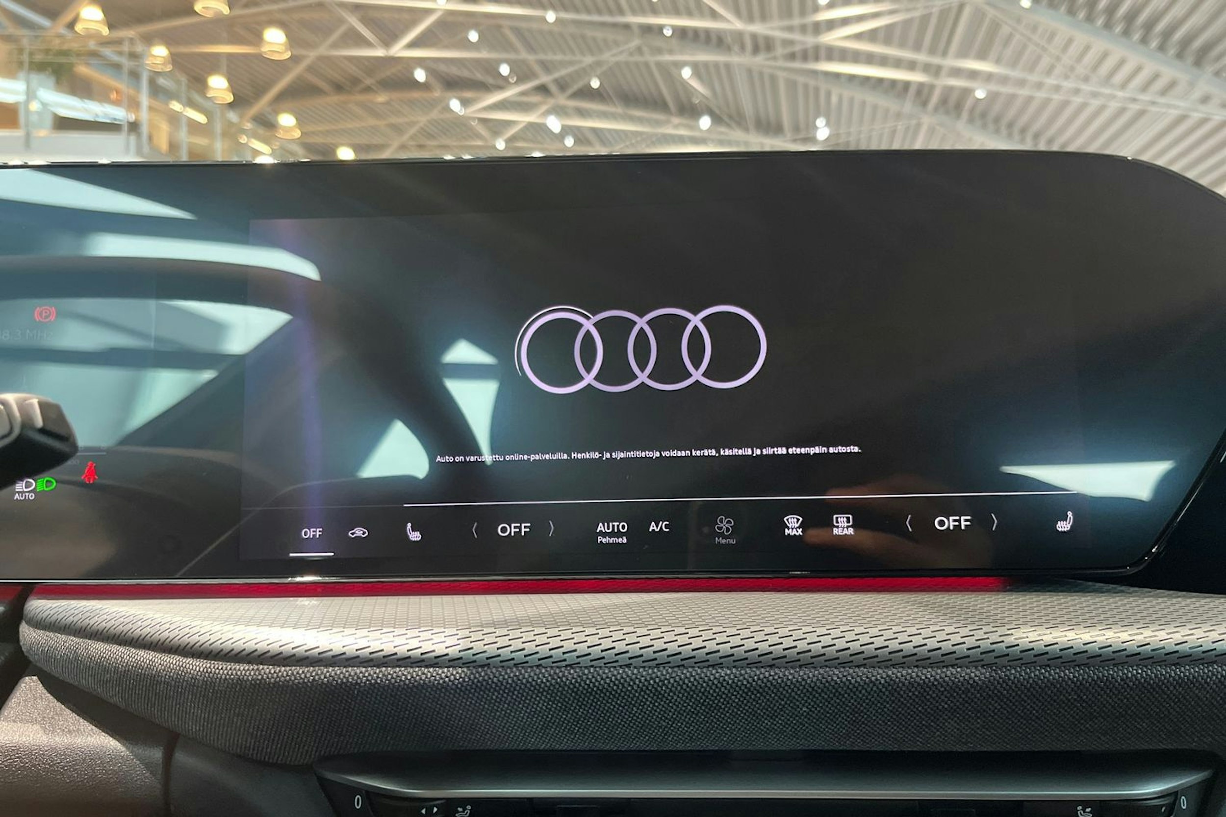 sininen Audi Q5 2025 kuva 15.