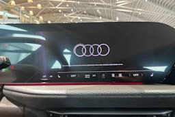 sininen Audi Q5 2025 kuva 15.