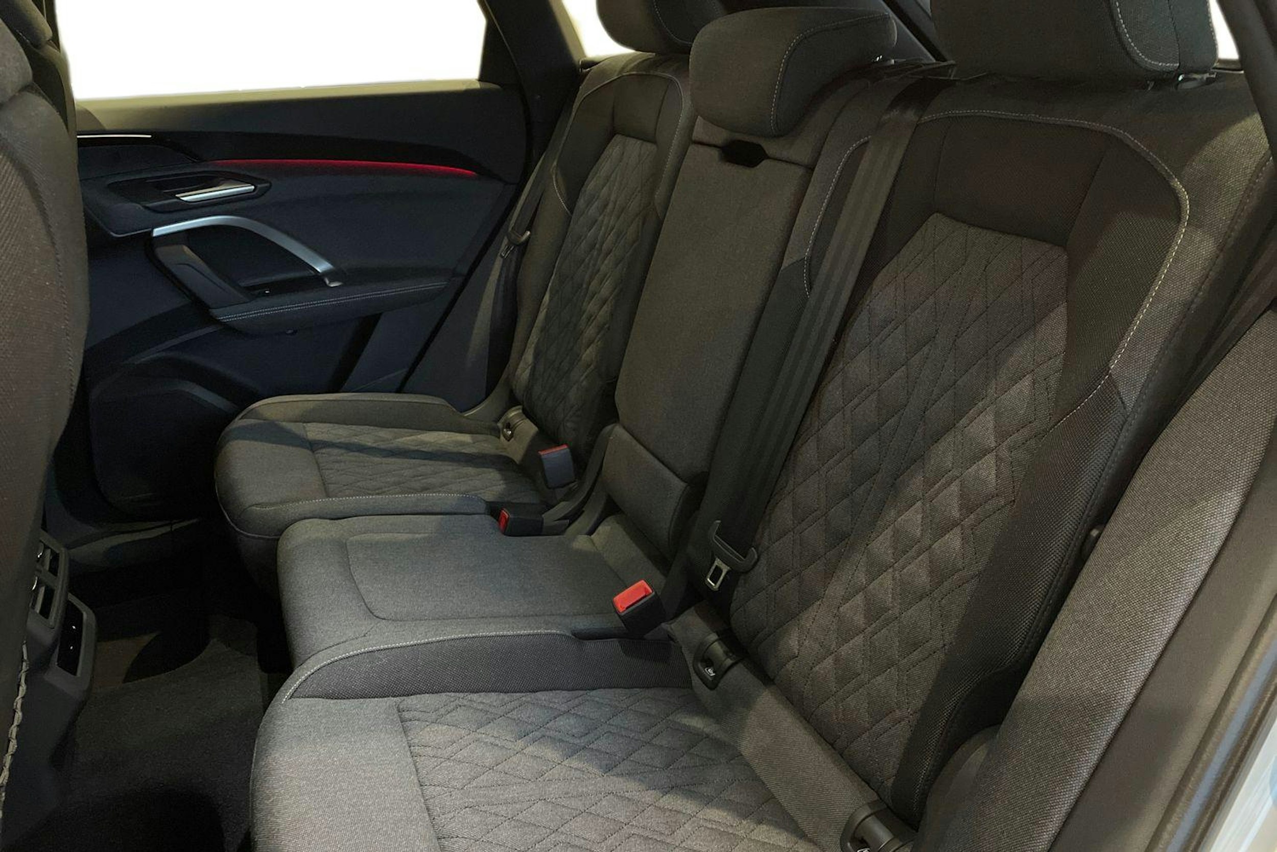 valkoinen Audi Q5 2025 kuva 5.