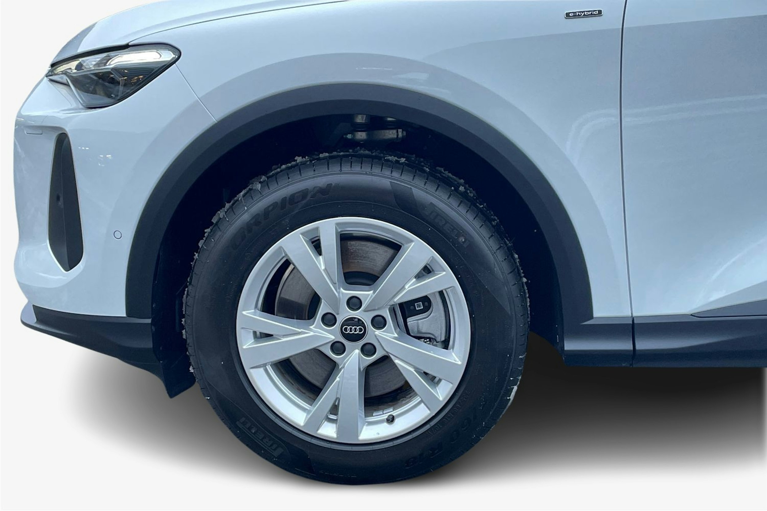 valkoinen Audi Q5 2025 kuva 6.