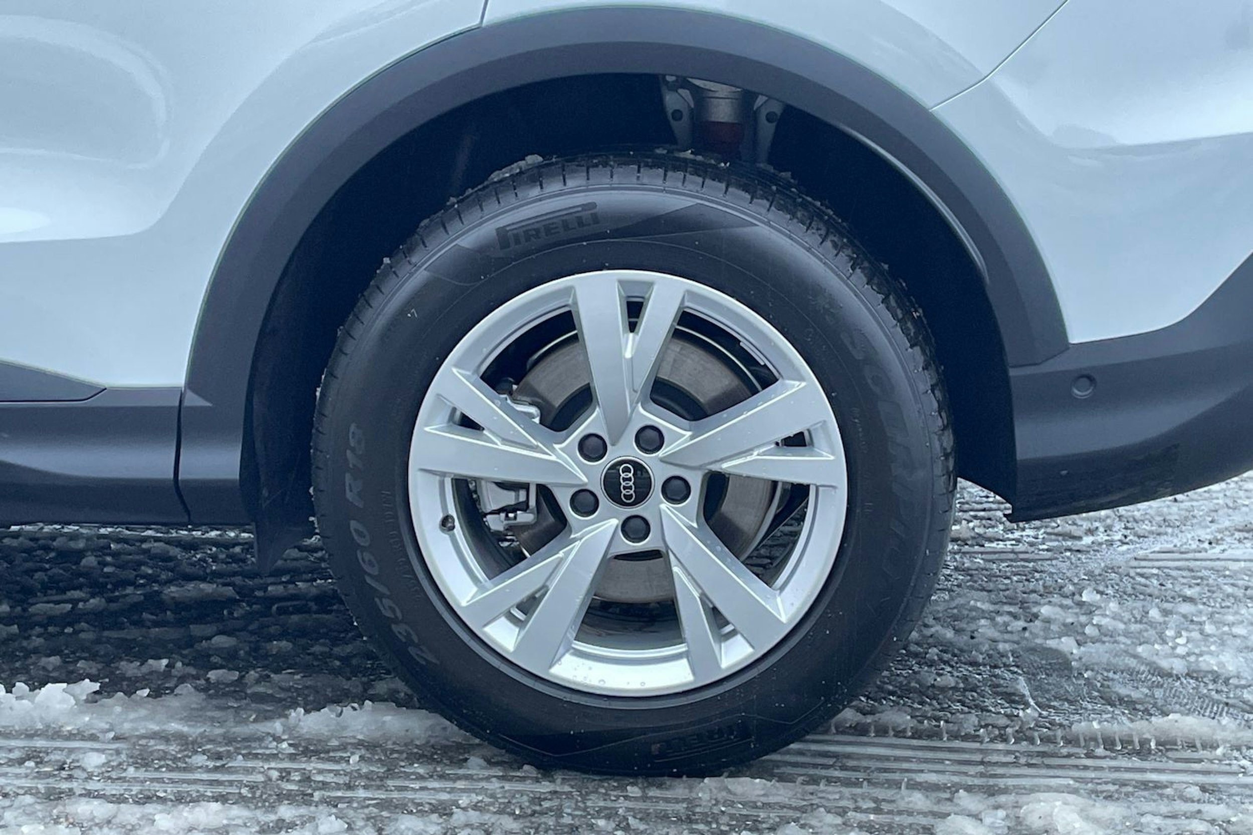 valkoinen Audi Q5 2025 kuva 7.