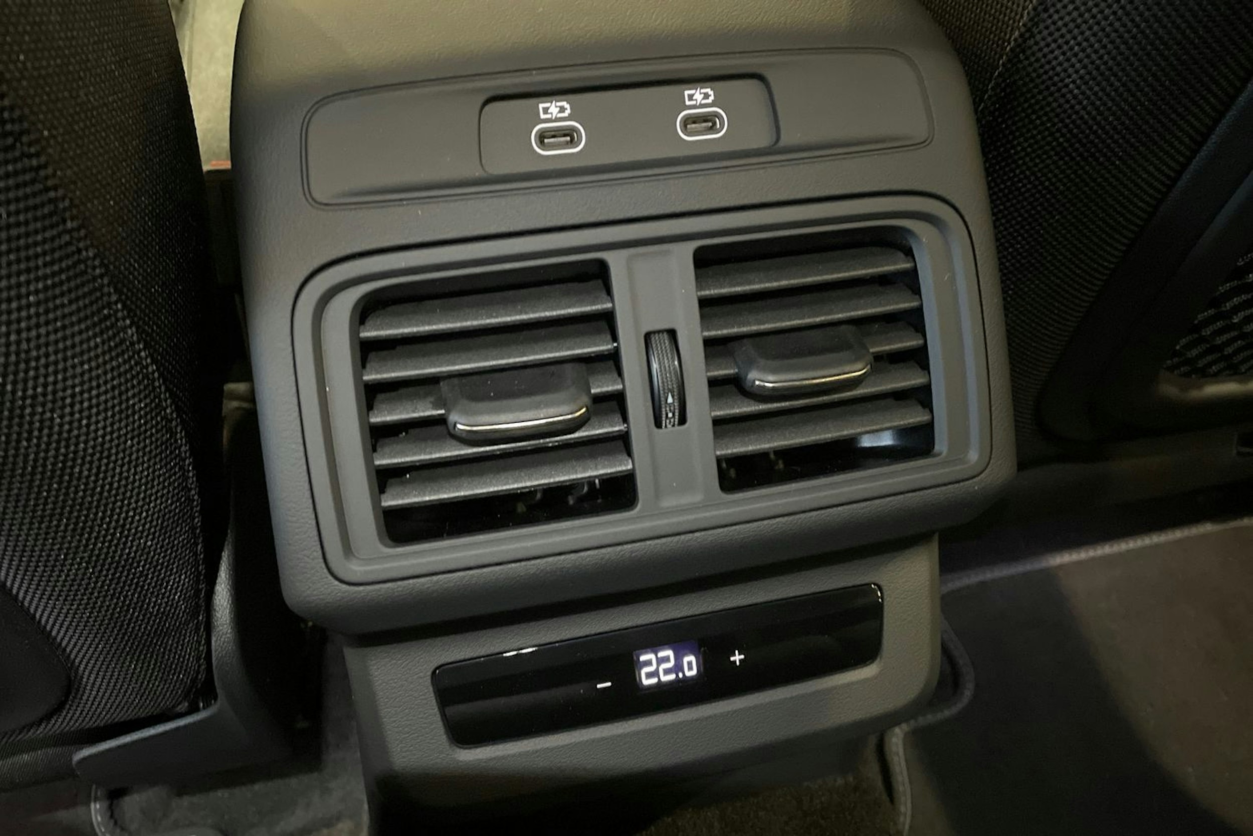 valkoinen Audi Q5 2025 kuva 8.