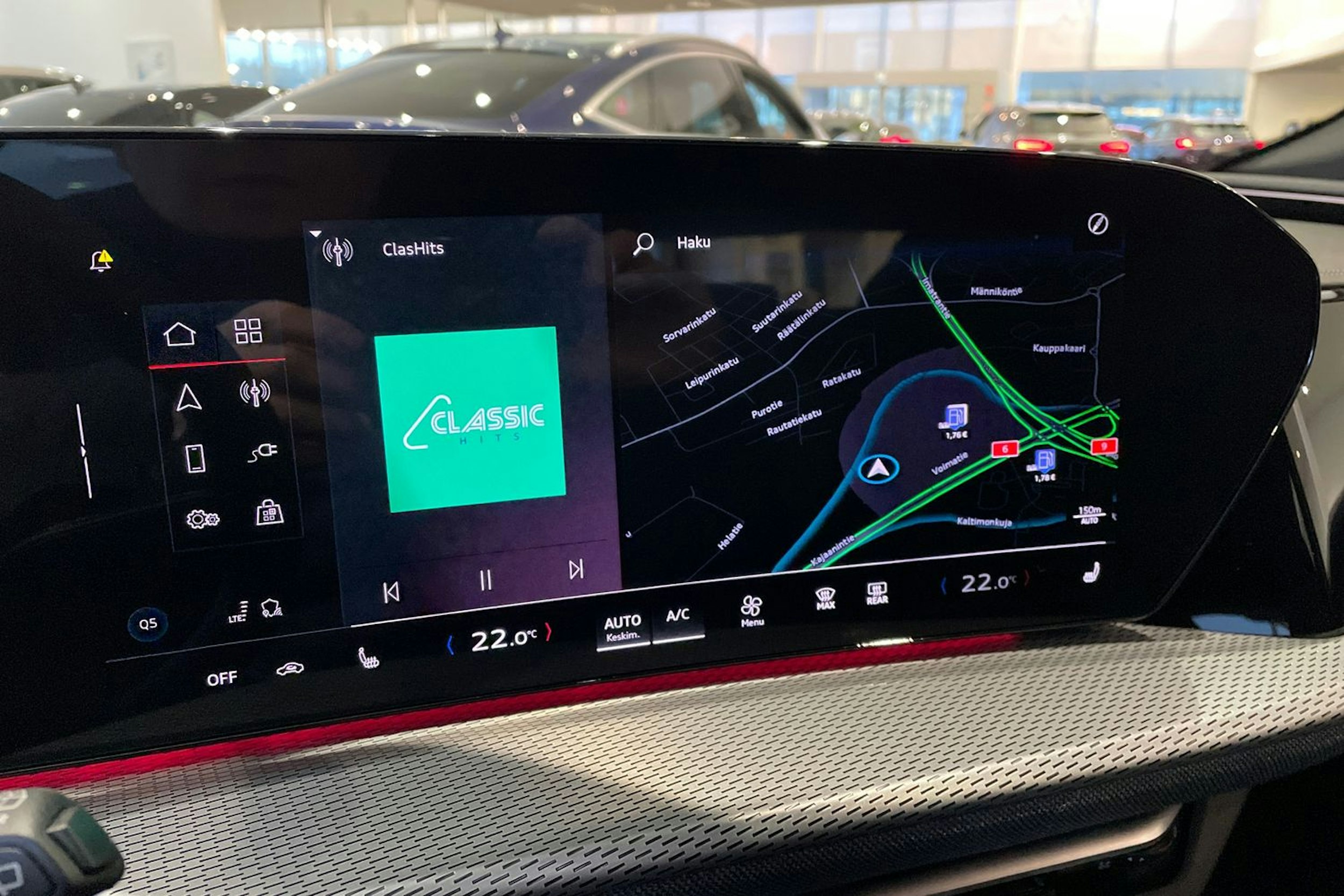 valkoinen Audi Q5 2025 kuva 10.