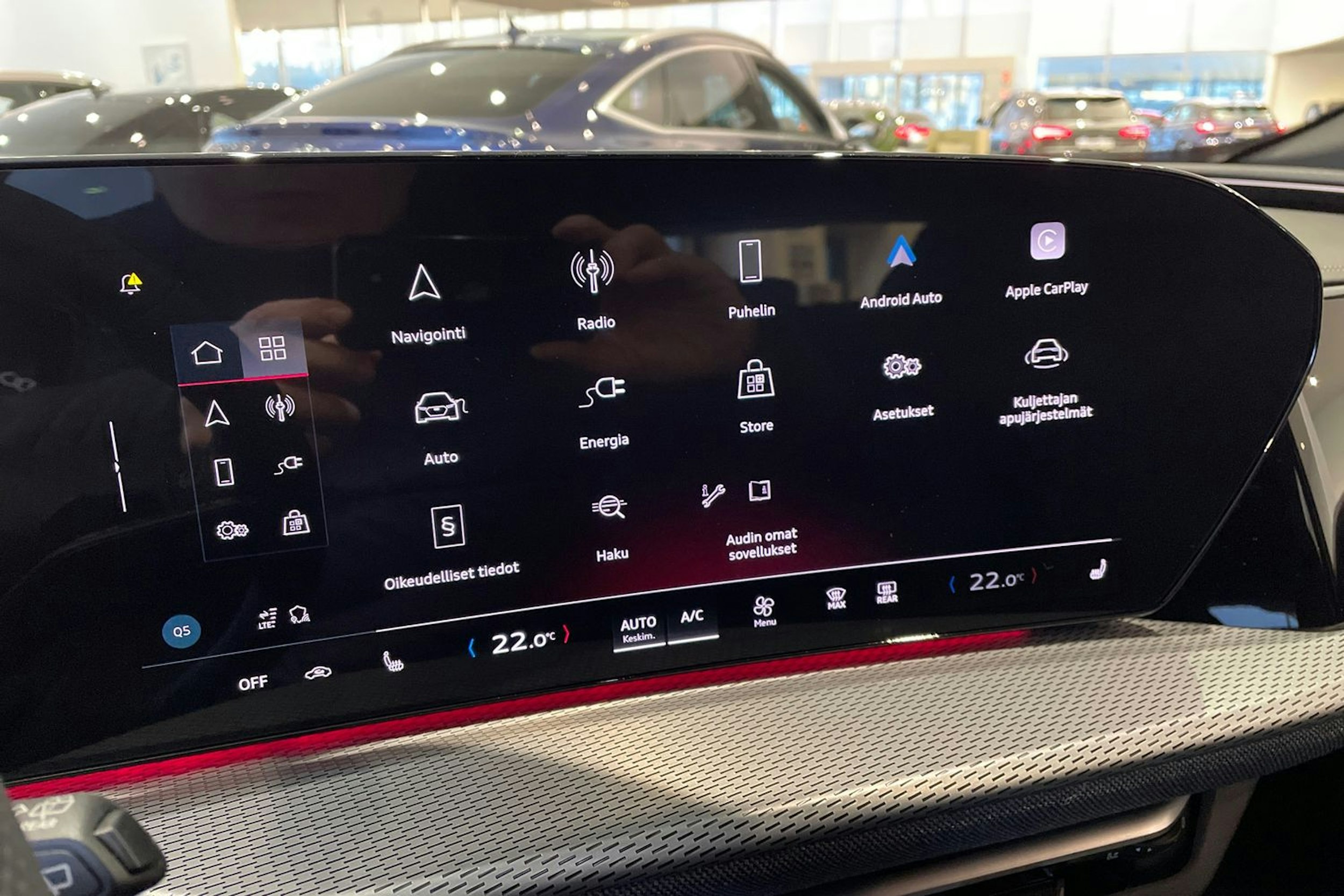 valkoinen Audi Q5 2025 kuva 11.