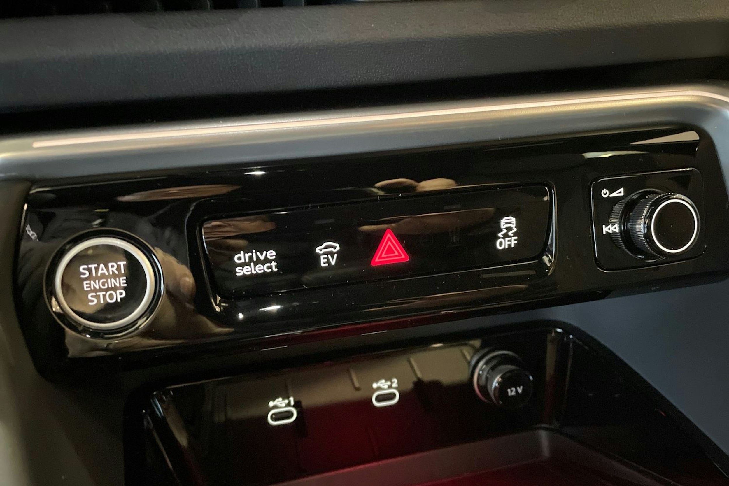 valkoinen Audi Q5 2025 kuva 13.