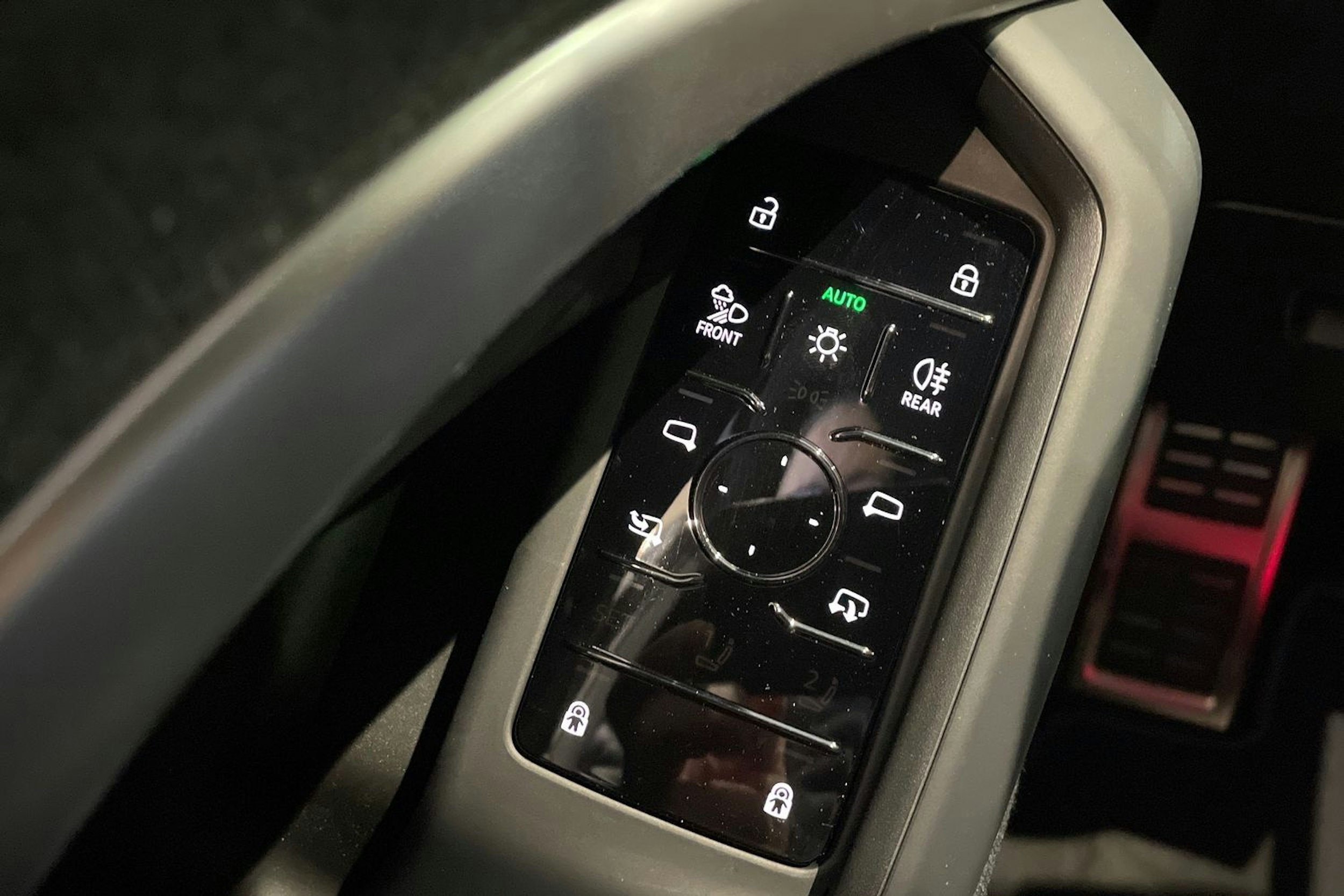 valkoinen Audi Q5 2025 kuva 17.