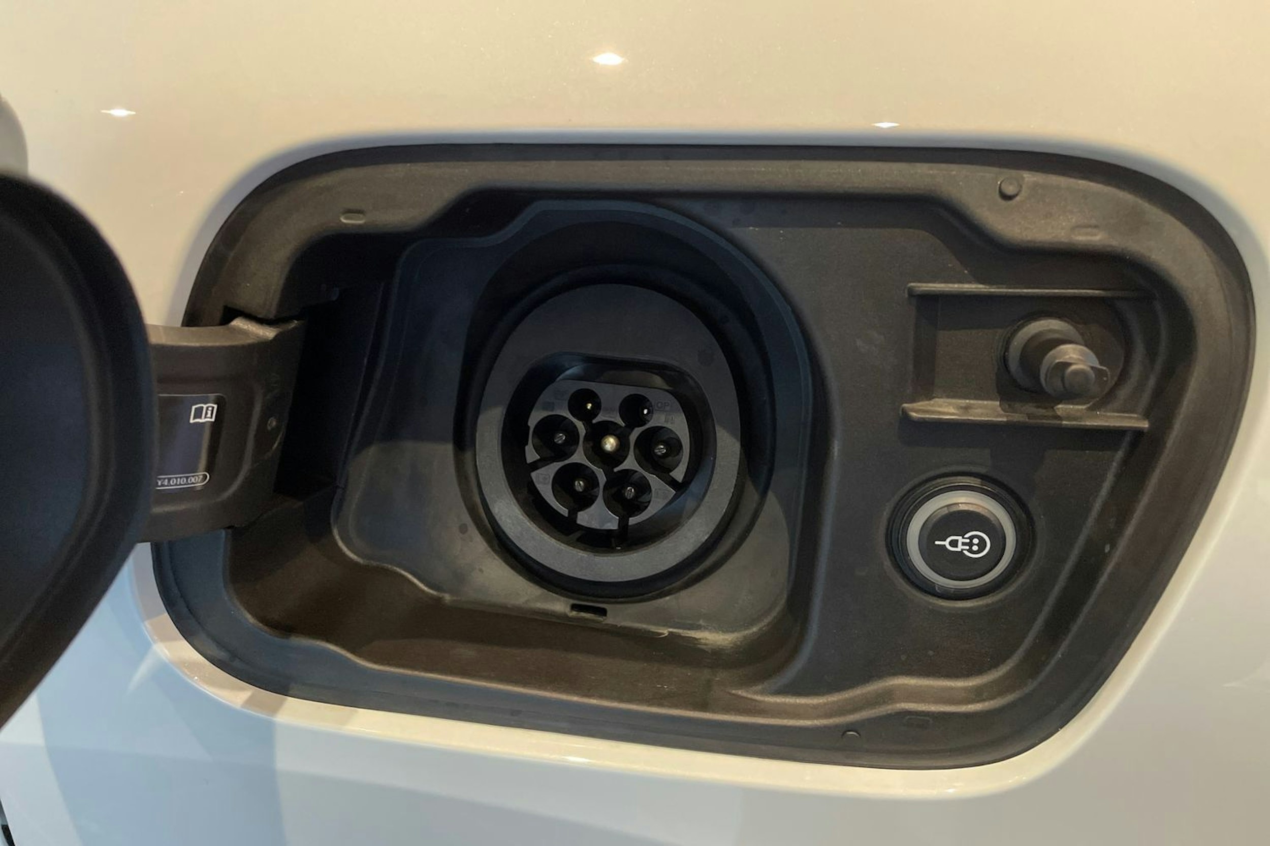 valkoinen Audi Q5 2025 kuva 19.