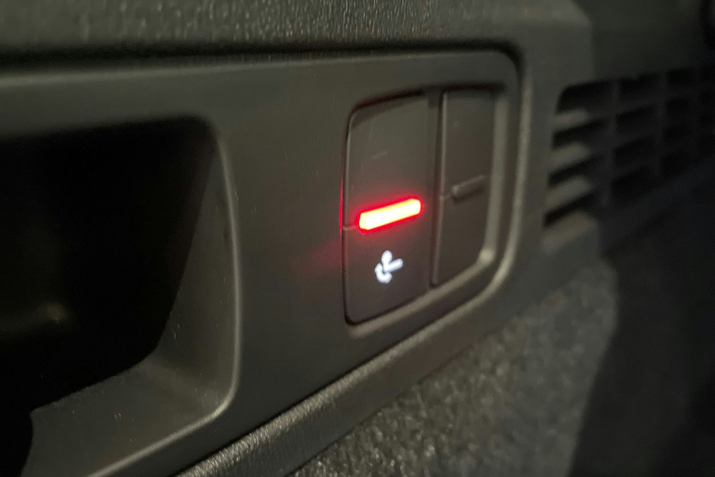 valkoinen Audi Q5 2025 kuva 22.