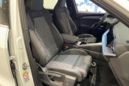 valkoinen Audi Q5 2025 kuva 24.