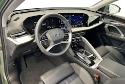 district vihreä Audi Q5 2025 kuva 3.