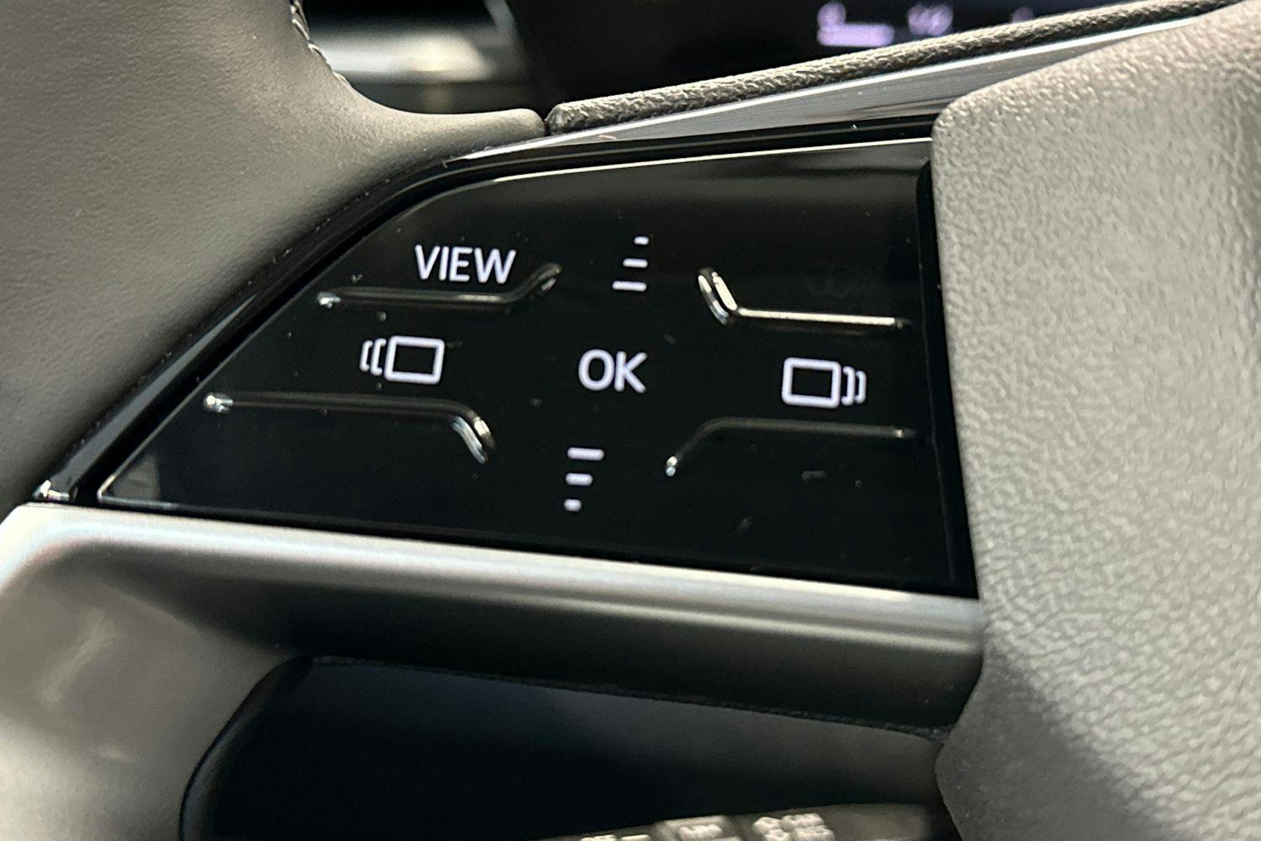 district vihreä Audi Q5 2025 kuva 9.