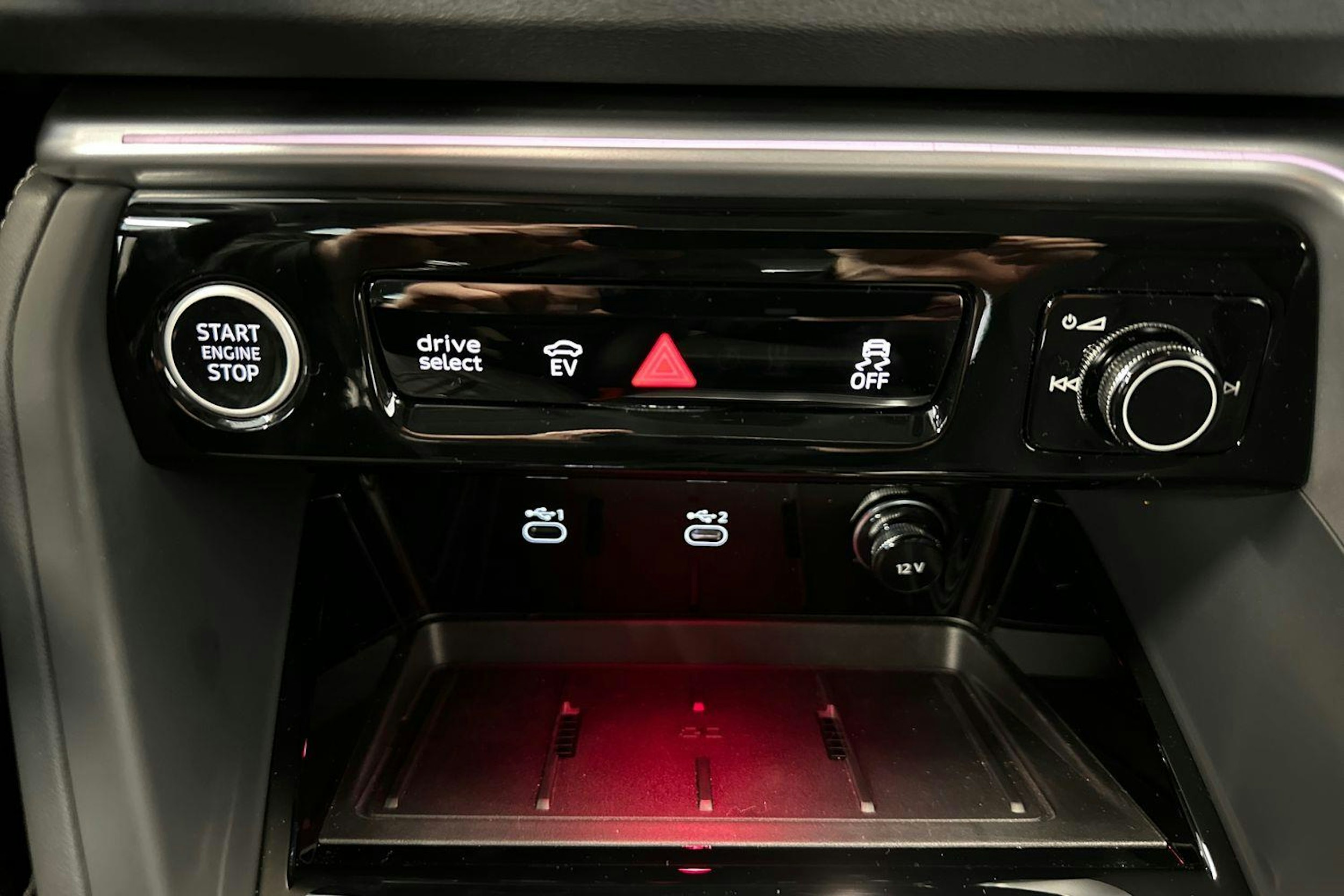 district vihreä Audi Q5 2025 kuva 15.