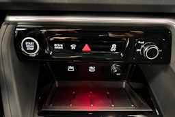 district vihreä Audi Q5 2025 kuva 15.