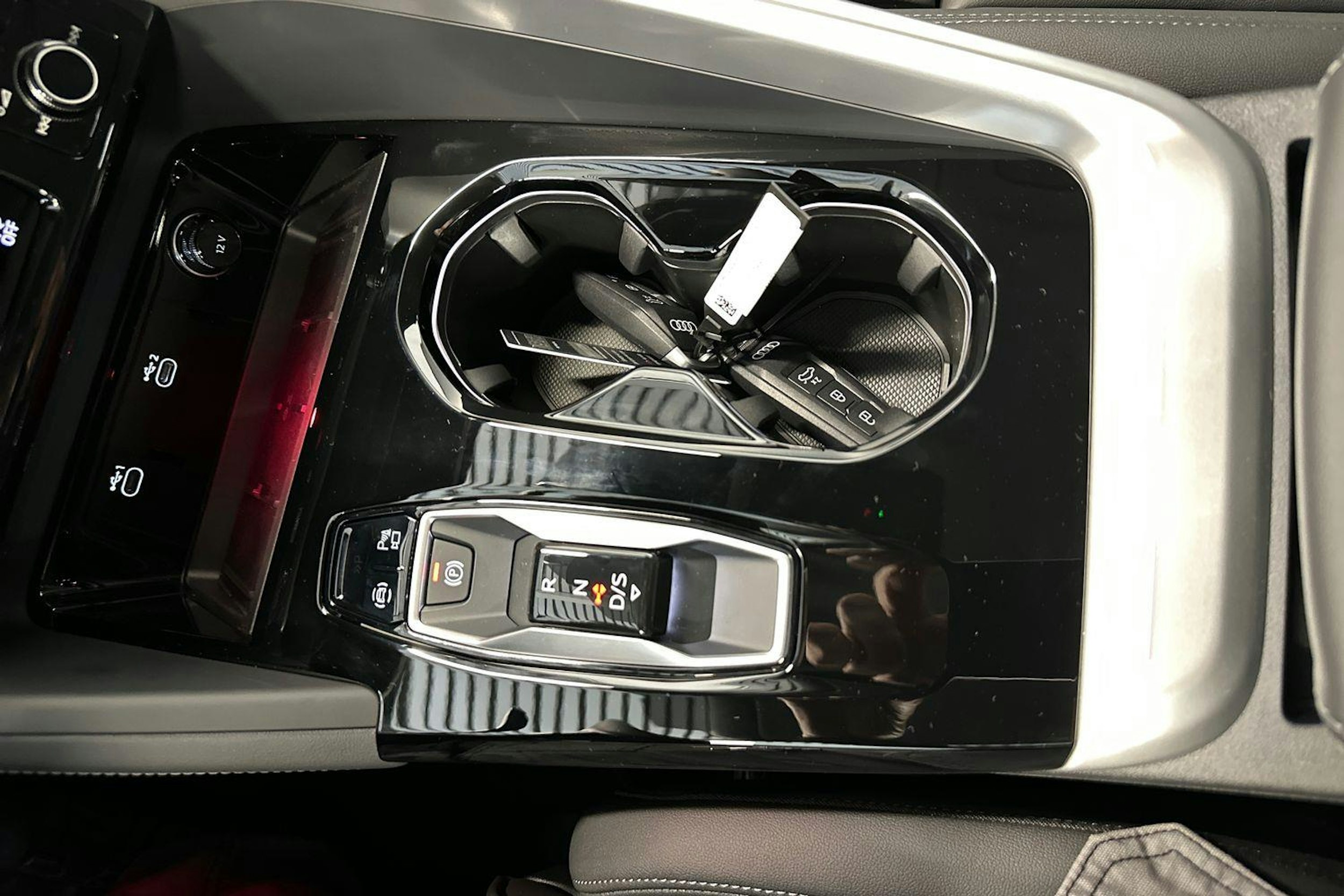 district vihreä Audi Q5 2025 kuva 16.