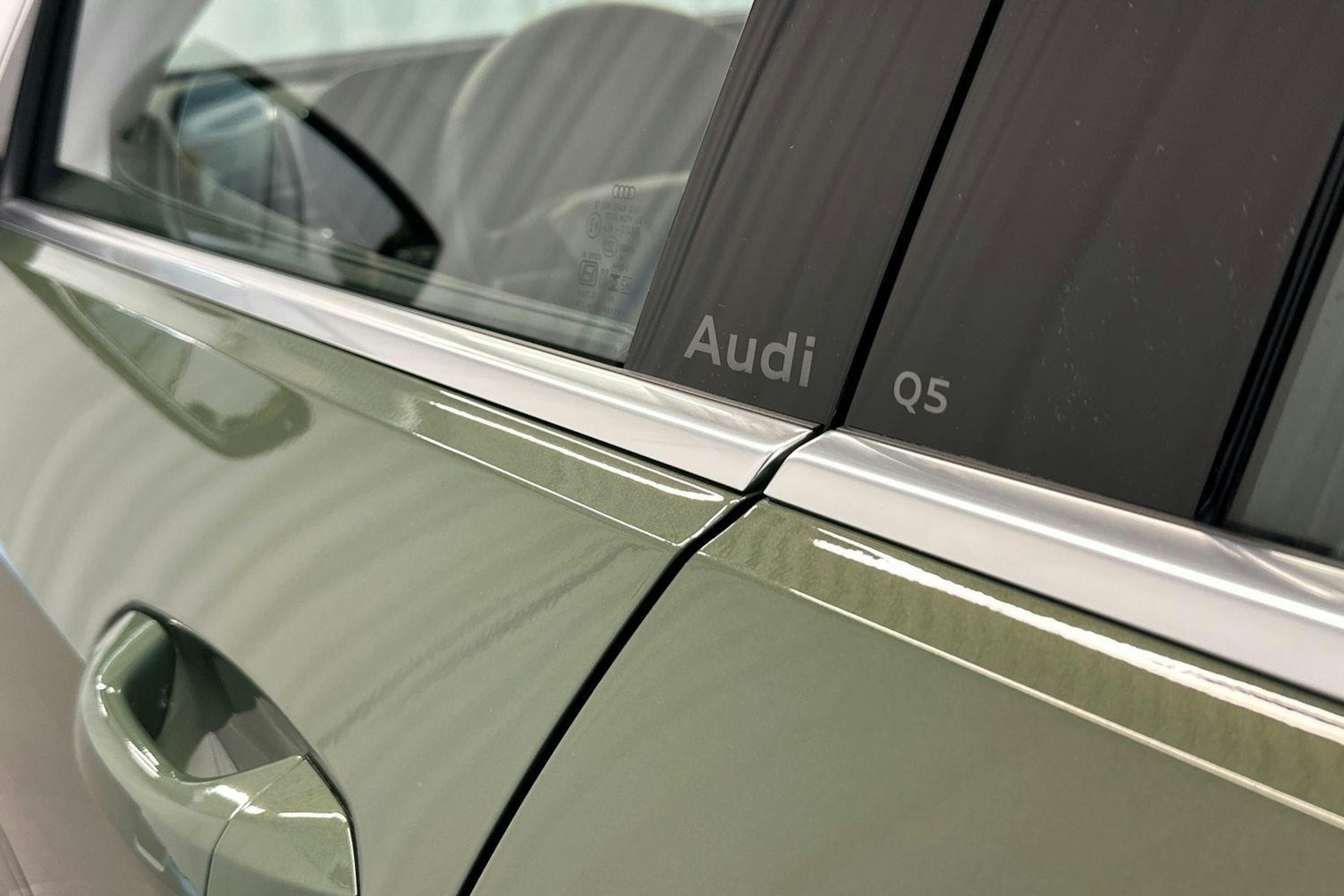 district vihreä Audi Q5 2025 kuva 21.