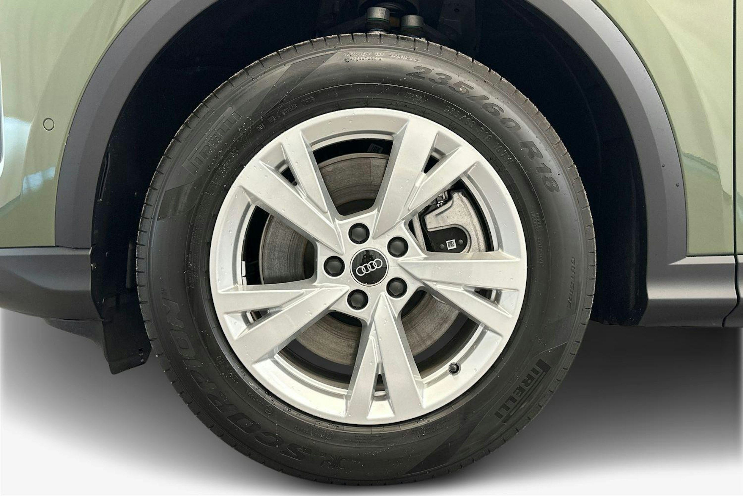 district vihreä Audi Q5 2025 kuva 26.