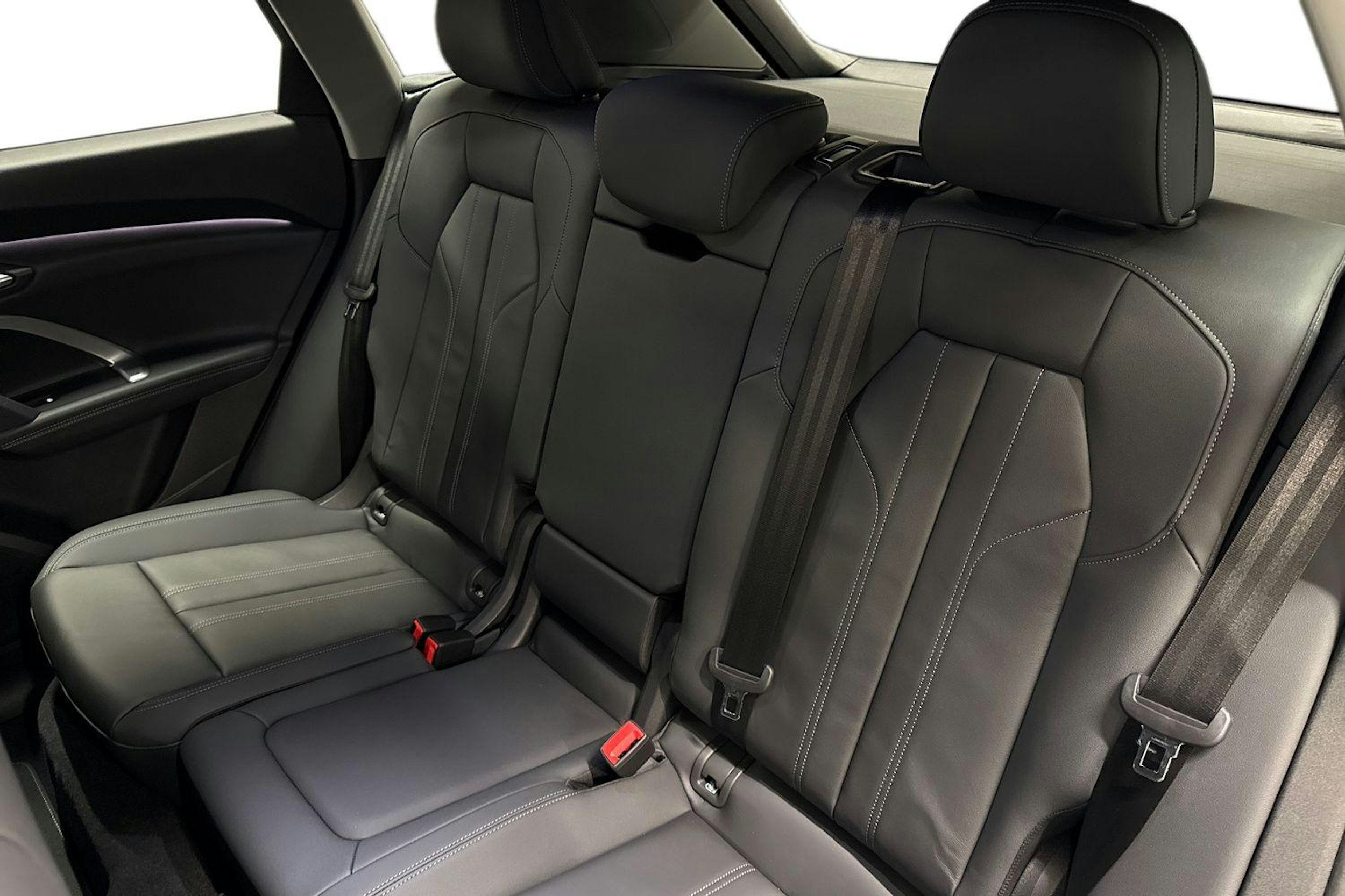 met. valkoinen Audi Q5 2025 kuva 8.