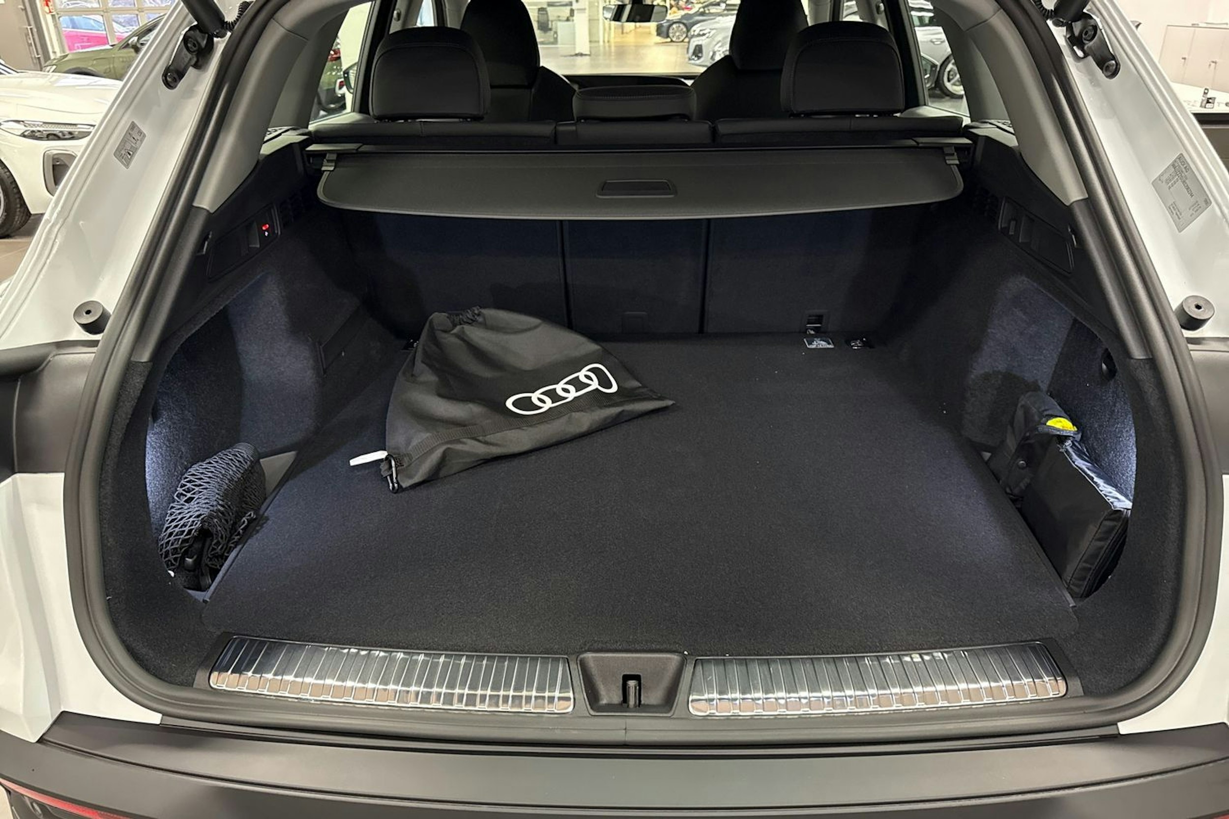 met. valkoinen Audi Q5 2025 kuva 11.