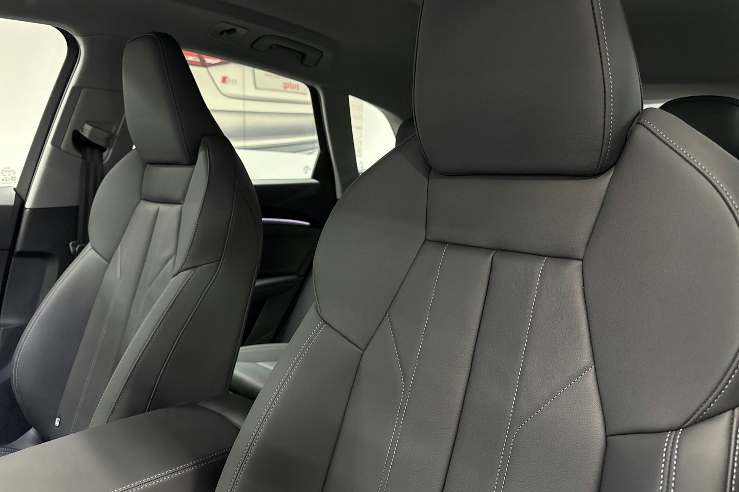 met. valkoinen Audi Q5 2025 kuva 13.