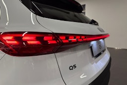 met. valkoinen Audi Q5 2025 kuva 15.