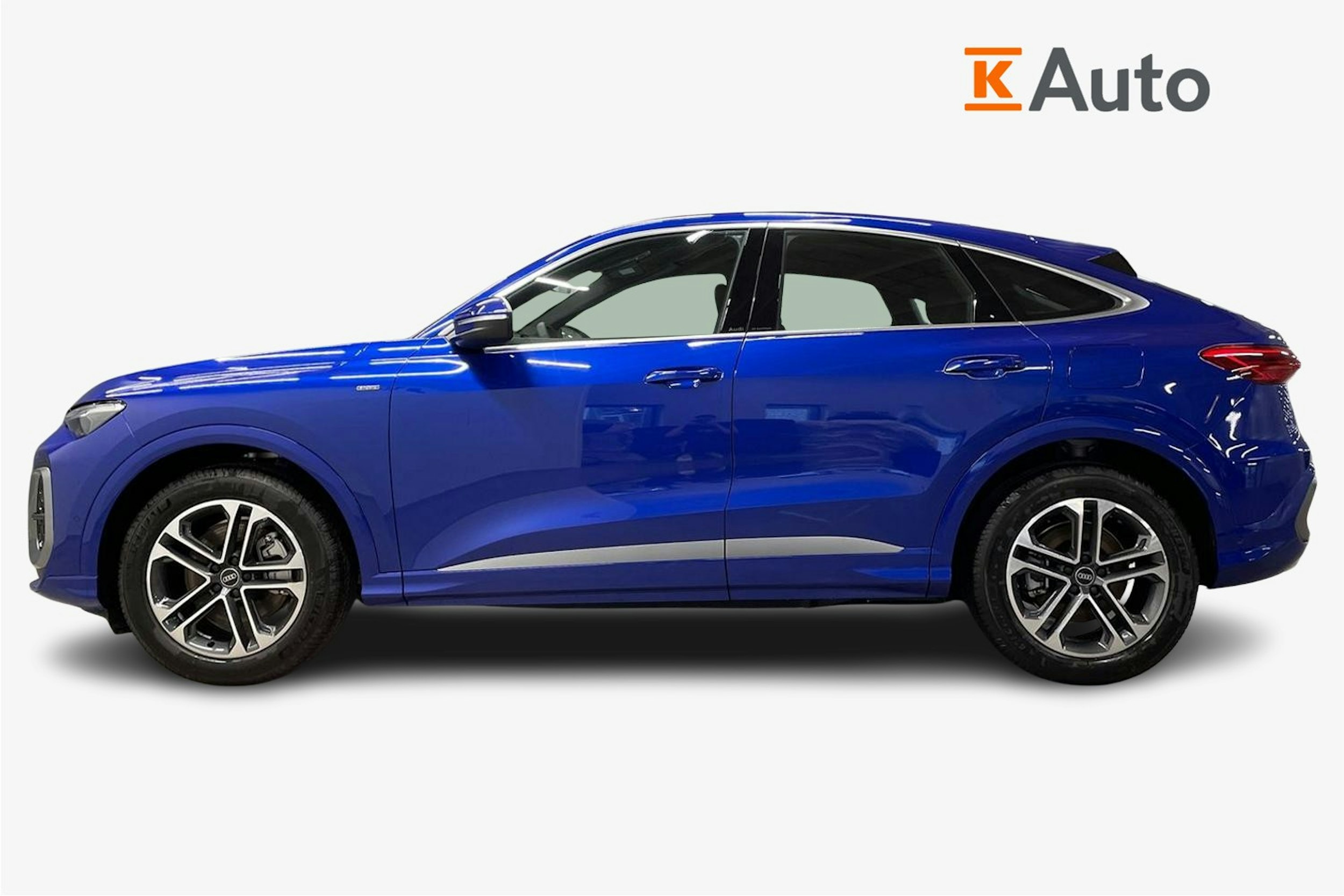 sininen Audi Q5 2025 kuva 5.