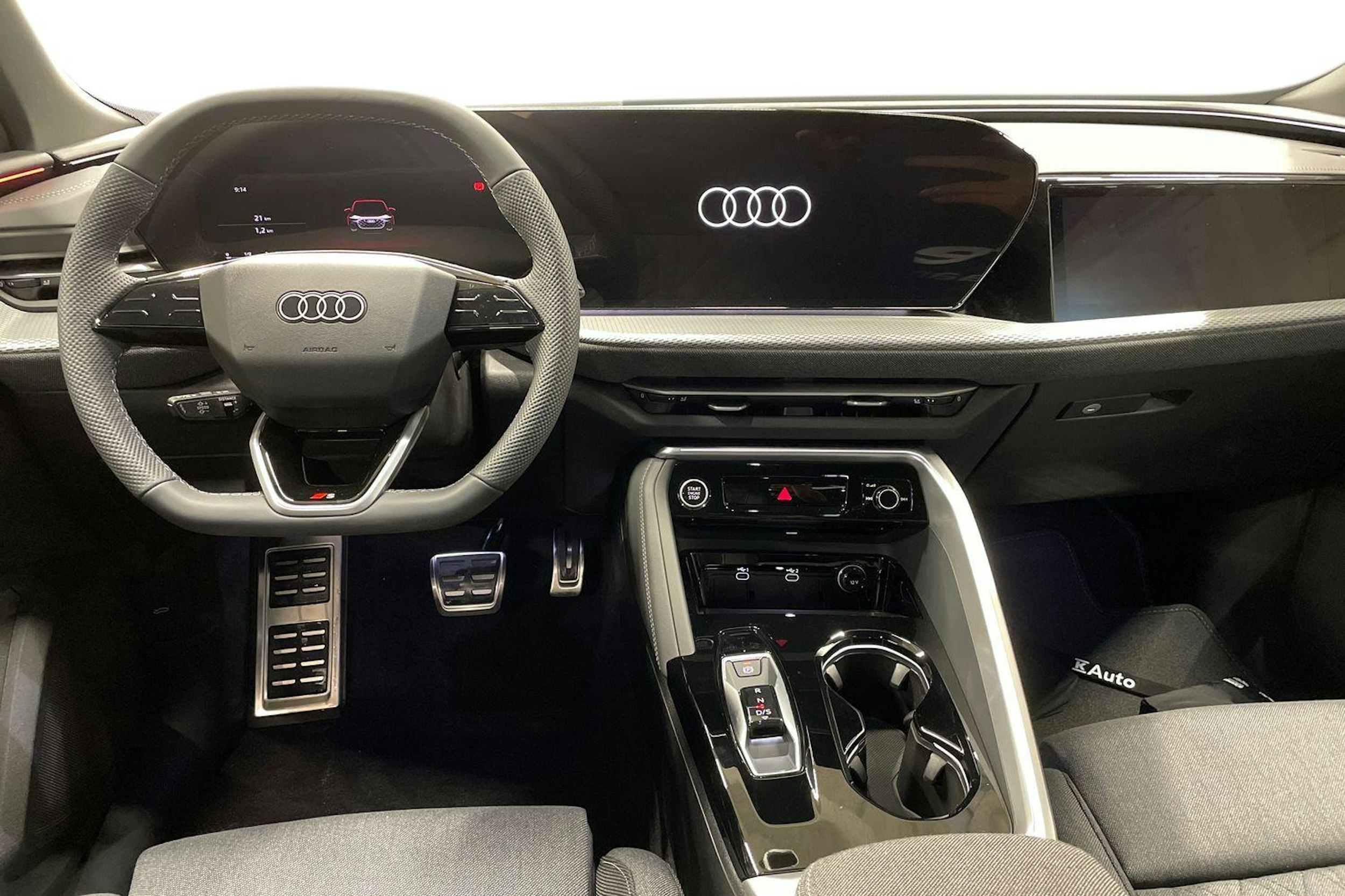 sininen Audi Q5 2025 kuva 7.