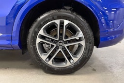 sininen Audi Q5 2025 kuva 10.