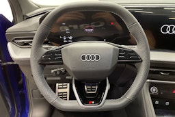 sininen Audi Q5 2025 kuva 11.