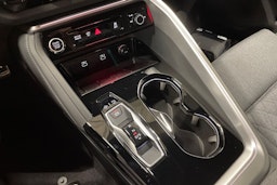 sininen Audi Q5 2025 kuva 14.