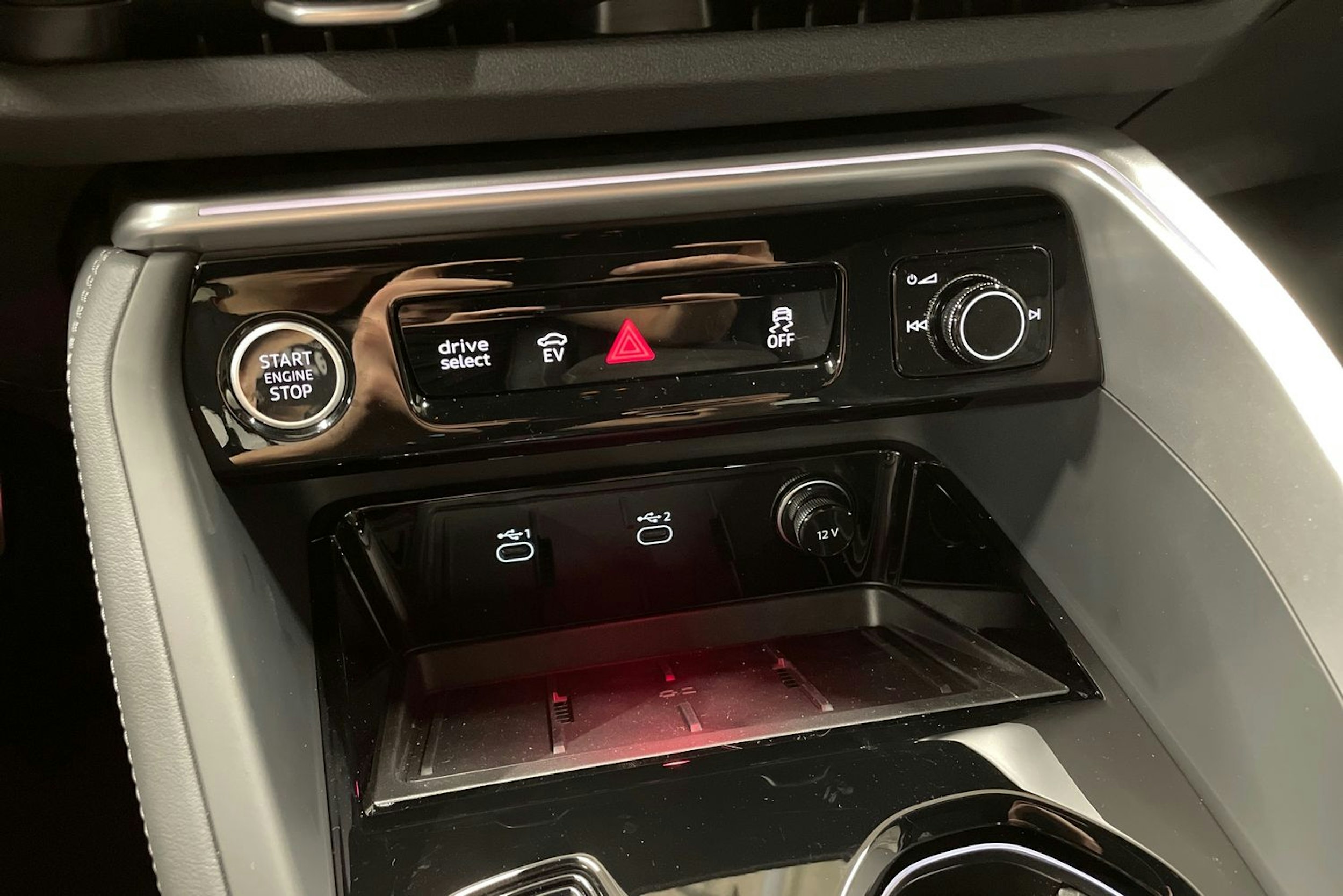 sininen Audi Q5 2025 kuva 15.