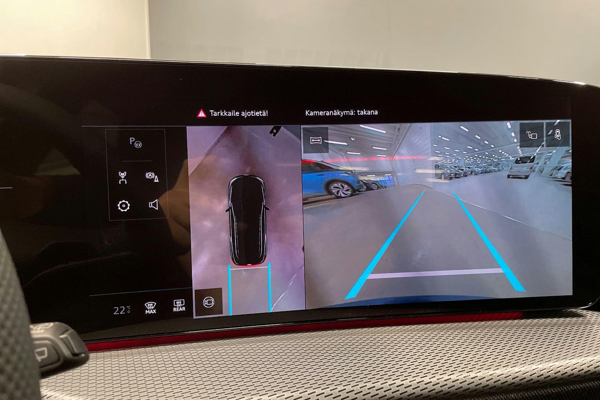 sininen Audi Q5 2025 kuva 16.