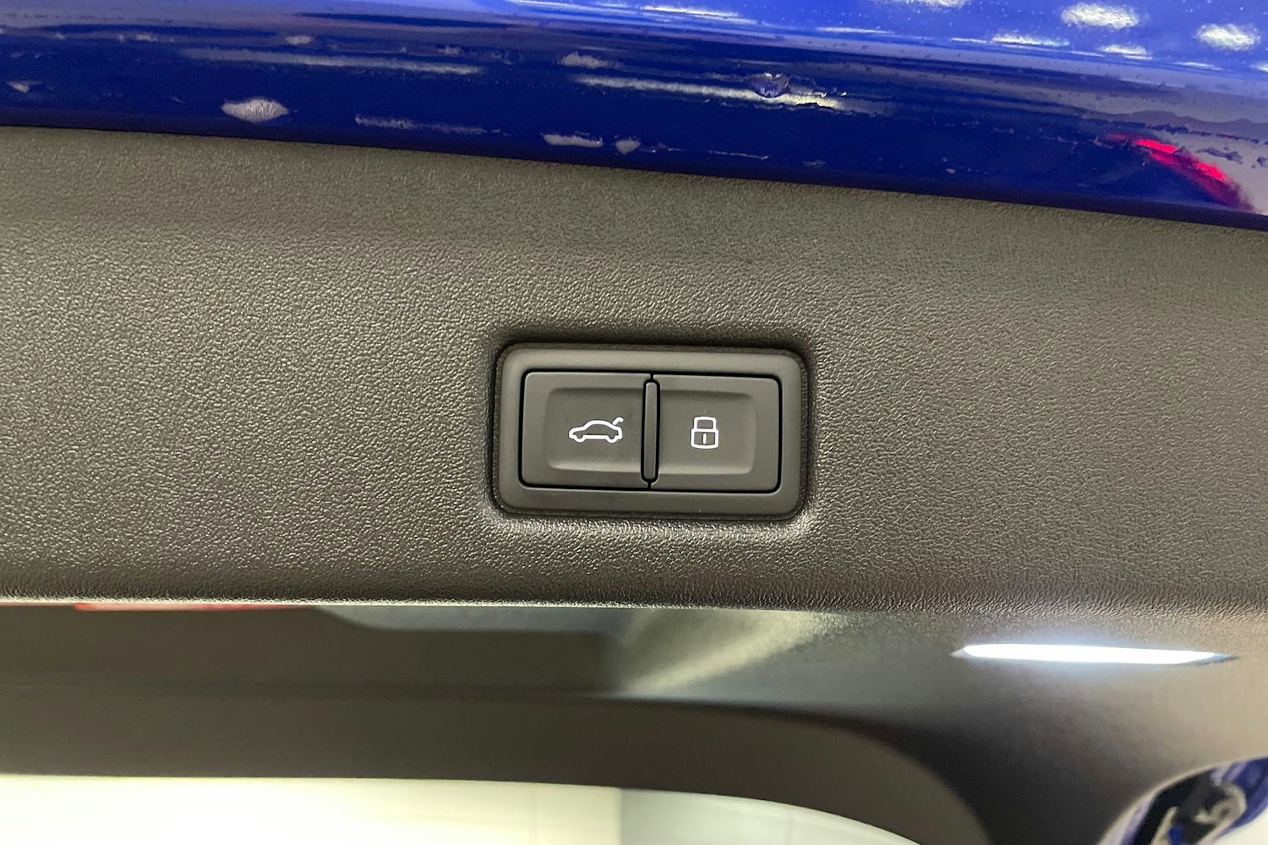 sininen Audi Q5 2025 kuva 18.