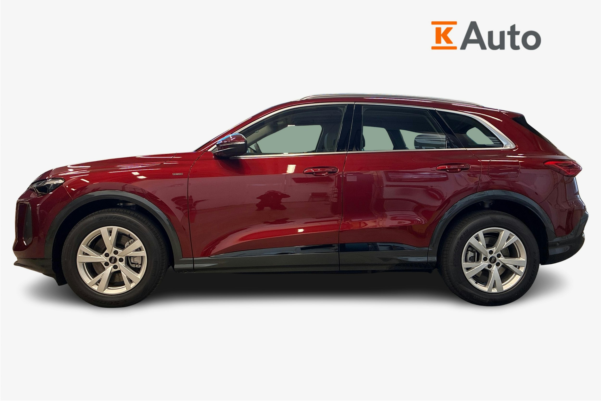 punainen Audi Q5 2025 kuva 5.