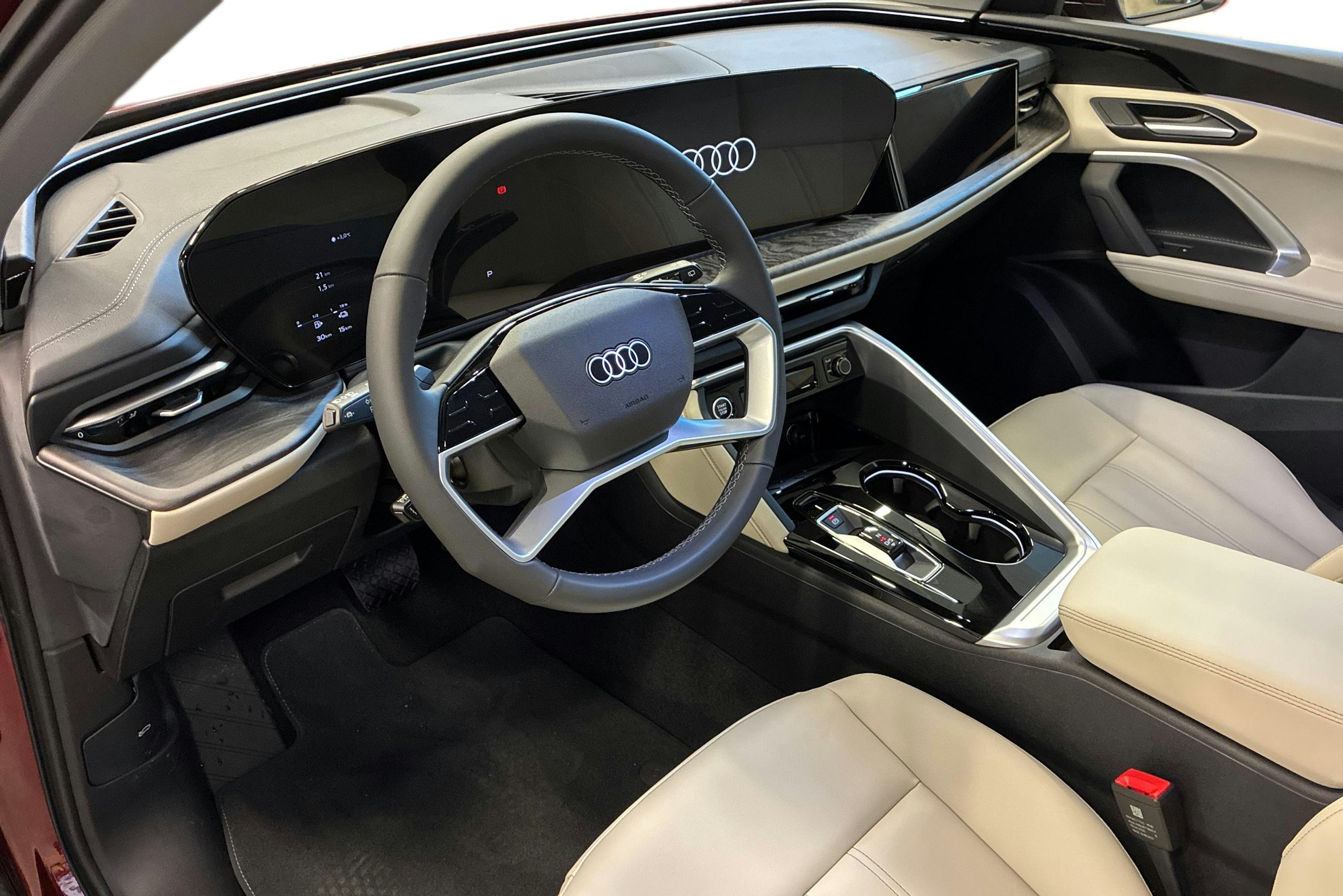 punainen Audi Q5 2025 kuva 6.