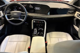 punainen Audi Q5 2025 kuva 7.